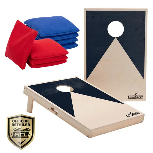 Cornhole set s vrećicama tijekom igre